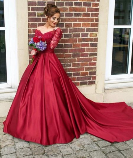 Red Wedding Dress is a Passionate Choice for the Saucy Bride!