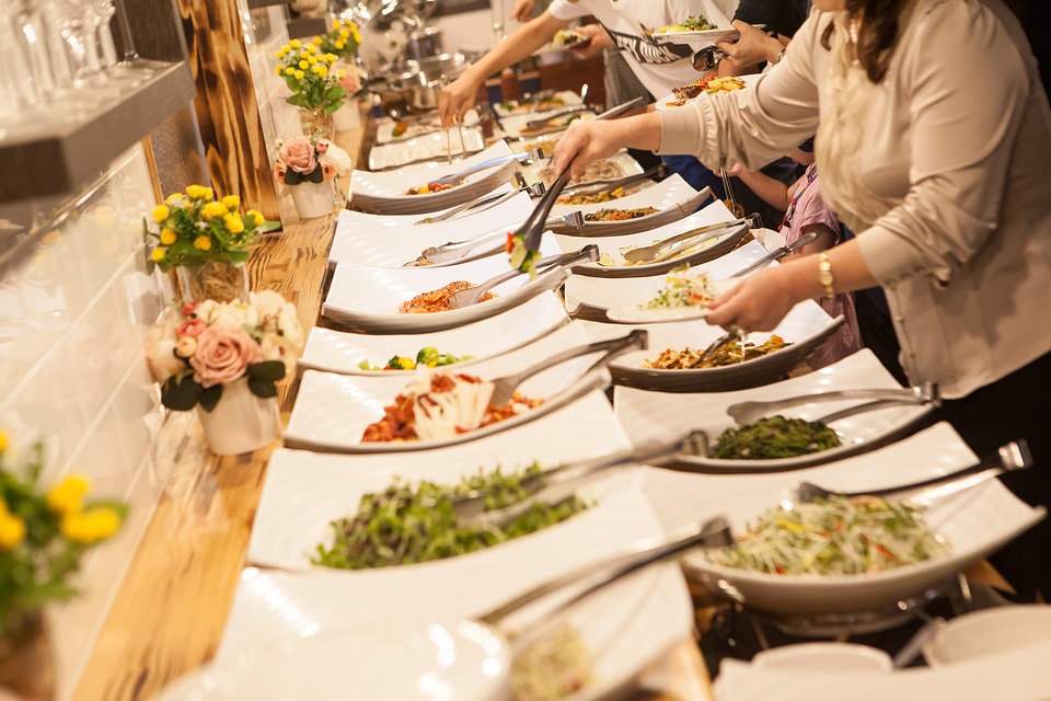 Questions to Ask Before Hiring a Catering Company for Your Wedding