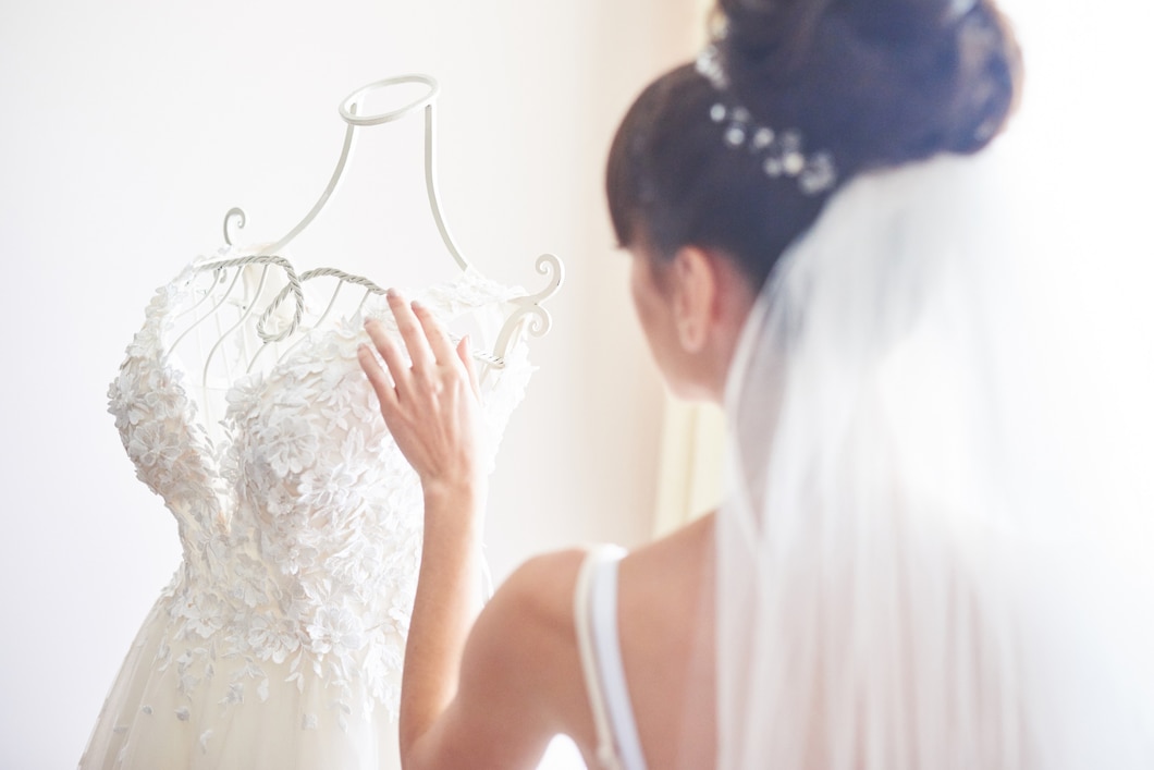 How to Tell if Your Wedding Dress Is Too Small or Big?